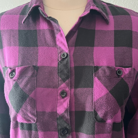 Disney Alice In Wonderland Plaid Graphic Flannel Size Medium - Picture 4 of 9